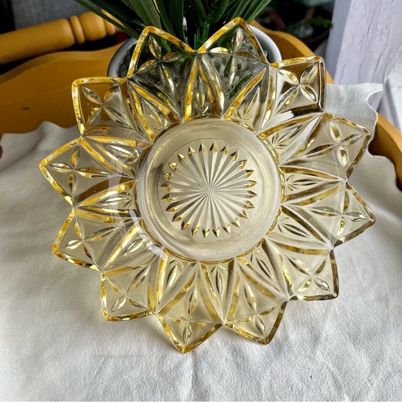 Vintage Federal Clear Amber Glass Petal Sunburst Starburst Appetizer Plate - Picture 3 of 5